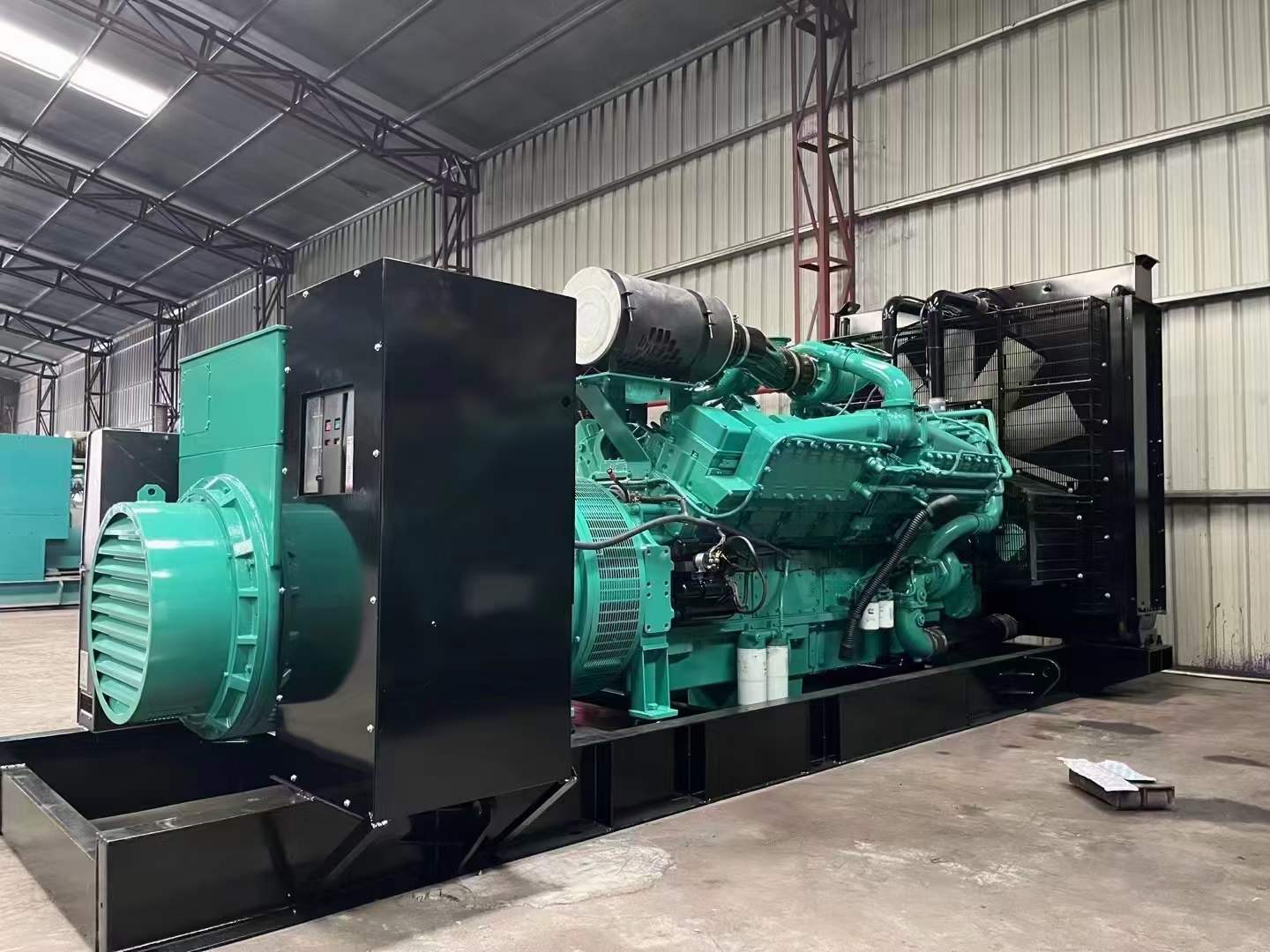 右玉如何降低 800kW 柴油发电机输出电流的波动？