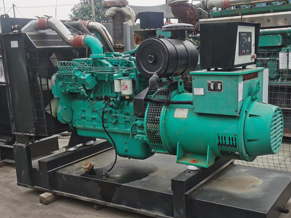右玉冬季低温环境下，500KW发电机组启动电瓶的容量需求具体会增加多少？
